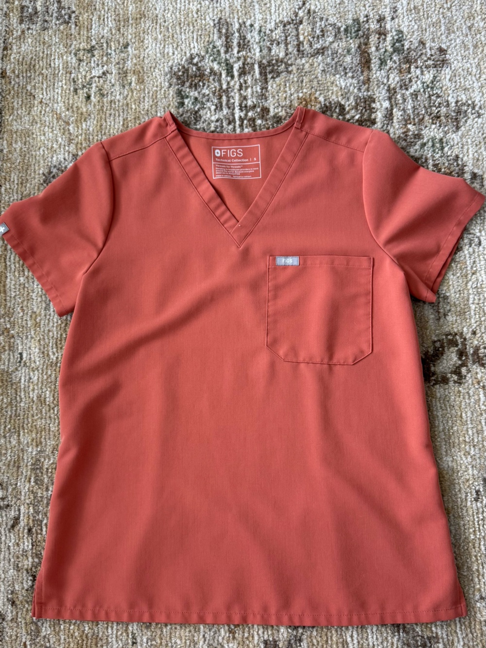 FIGS Terracotta women’s scrub top S